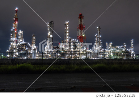 《茨城県》鹿島臨海工業地帯・工場夜景 《茨城県》鹿島臨海工業地帯・工場夜景 128555219
