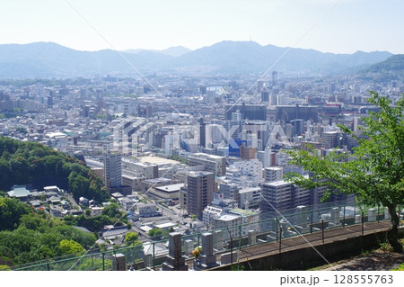 二葉山から眺めた広島の街並み 二葉山から眺めた広島の街並み 128555763
