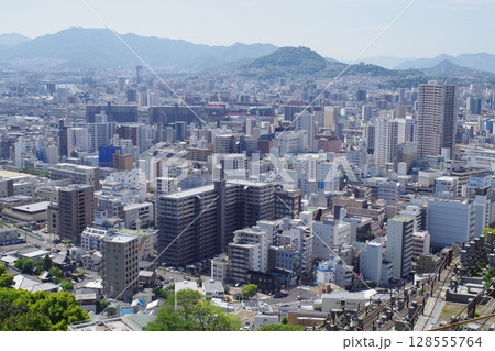 二葉山から眺めた広島の街並み 128555764