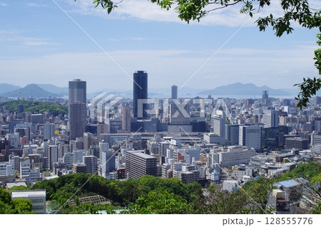 長尾山から眺めた広島の街並み 長尾山から眺めた広島の街並み 128555776