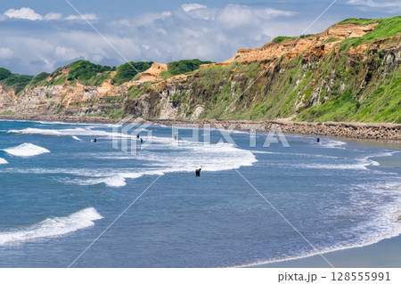 《千葉県》屏風ヶ浦・夏の青空 128555991