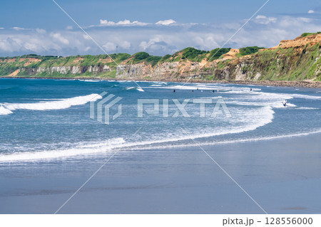 《千葉県》屏風ヶ浦・夏の青空 128556000
