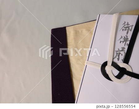 不祝儀袋が入った袱紗 不祝儀袋が入った袱紗 128556554