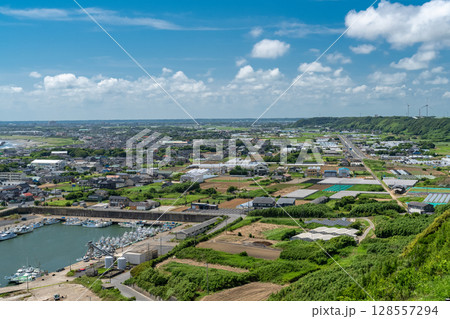 《千葉県》飯岡刑部岬の眺望・夏の青空 128557294