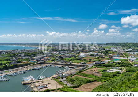 《千葉県》飯岡刑部岬の眺望・夏の青空 128557298