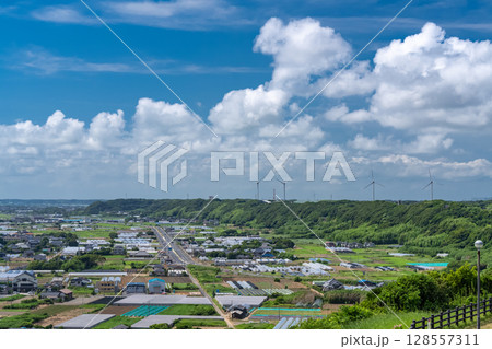 《千葉県》飯岡刑部岬の眺望・夏の青空 《千葉県》飯岡刑部岬の眺望・夏の青空 128557311