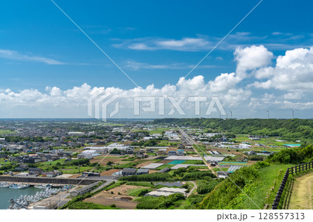 《千葉県》飯岡刑部岬の眺望・夏の青空 《千葉県》飯岡刑部岬の眺望・夏の青空 128557313