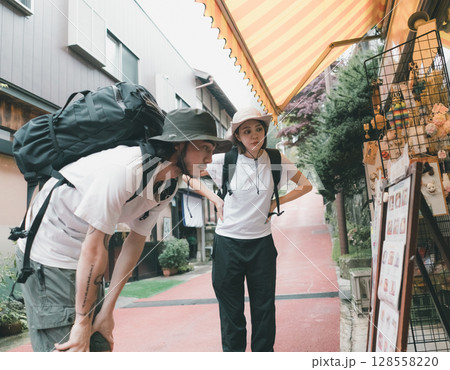 inbound tourist 128558220