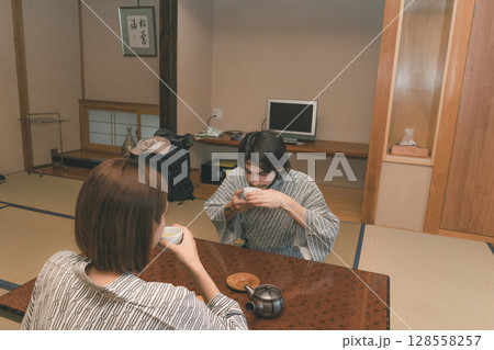 inbound tourist 128558257