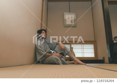 inbound tourist 128558264