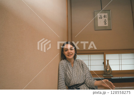 inbound tourist 128558275