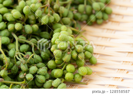 山椒の実(実山椒)のクローズアップ 山椒の実(実山椒)のクローズアップ 128558587