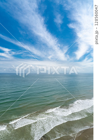 《千葉県》九十九里の海岸線・夏の空 《千葉県》九十九里の海岸線・夏の空 128560047