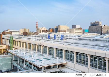 新潟県新潟市　青空のJR新潟駅南口 128560094