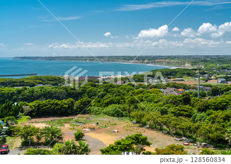 《千葉県》屏風ヶ浦・夏の青空 128560834