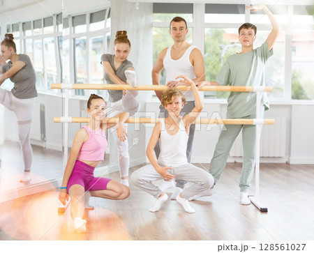 Teenage boys and girls posing with ballet-master in dancehall 128561027