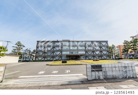 新潟県新潟市　新潟地方裁判所／新潟家庭裁判所／新潟検察審査会 128561493