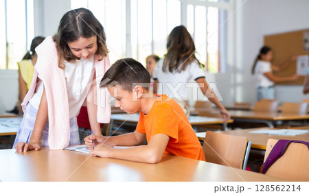 Schoolchildren help each other solve the task in classroom Schoolchildren help each other solve the task in classroom 128562214