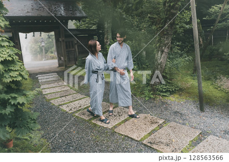 inbound tourist 128563566