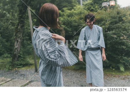 inbound tourist 128563574