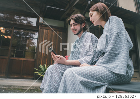 inbound tourist 128563627