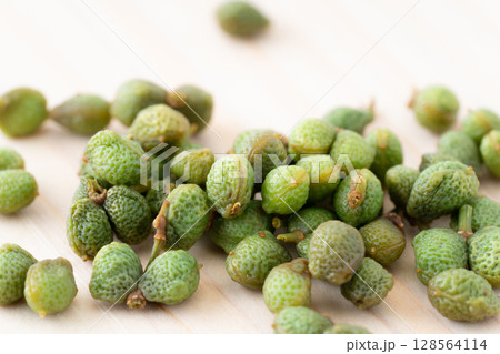 山椒の実（実山椒） 128564114