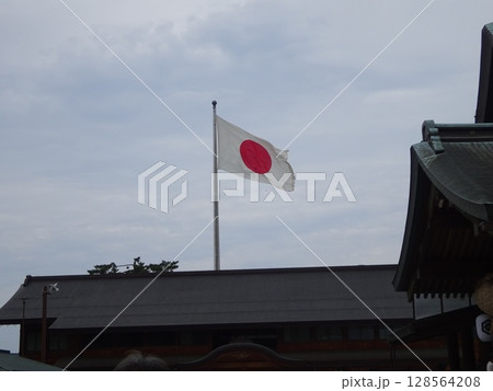 風にはためく日の丸 風にはためく日の丸 128564208