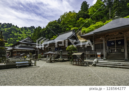 四国八十八箇所12番　焼山寺　本堂と大師堂　徳島県神山町 128564277