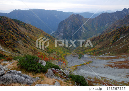 Autumn Kamikochi / 錦秋の上高地,秋の槍穂高登山道を行く~天狗原ルートの紅葉の景色 Autumn Kamikochi / 錦秋の上高地,秋の槍穂高登山道を行く~天狗原ルートの紅葉の景色 128567325