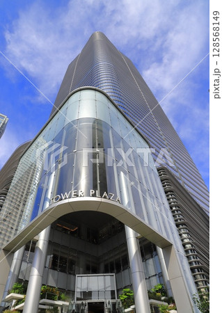 麻布台ヒルズ 外苑東通りから見た「タワープラザ」   麻布台ヒルズ 外苑東通りから見た「タワープラザ」   128568149