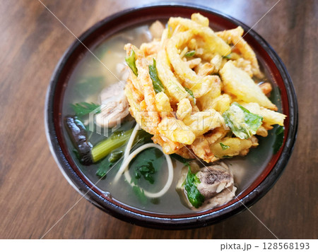 美味しそうな丼物 128568193