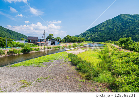 夏の奥琵琶湖 滋賀県長浜市 夏の奥琵琶湖 滋賀県長浜市 128568231