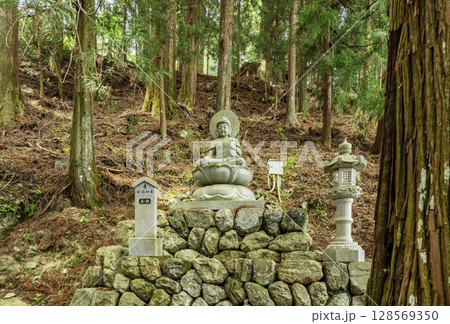 四国八十八箇所12番　焼山寺　十三仏（阿門如来）　徳島県神山町 128569350