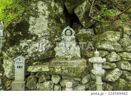 四国八十八箇所12番　焼山寺　十三仏（地蔵菩薩）　徳島県神山町 128569482