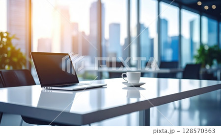 《AI画像》オフィスに置いたノートパソコン 128570363