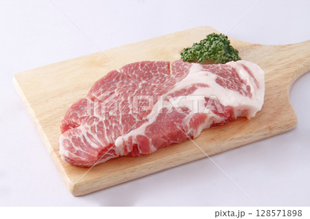 国産ローストンテキの一枚肉 128571898