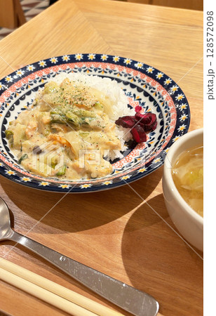 ランチのホワイトカレー ランチのホワイトカレー 128572098
