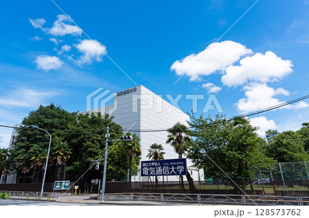 電気通信大学の入口　京王線調布駅北口　東京都調布市調布ケ丘 128573762