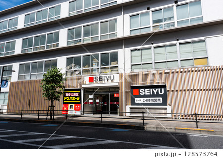 調布駅の北口にある西友調布店 東京都調布市小島町 調布駅の北口にある西友調布店 東京都調布市小島町 128573764