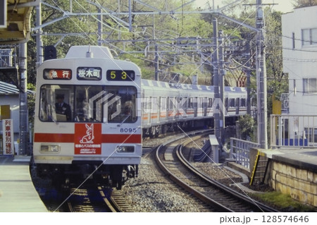 東急、8090系8095他、高津での電バスオーブンのPRステッカー、多摩川園、1982年4月11日 128574646