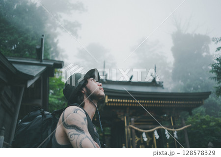 inbound tourist 128578329