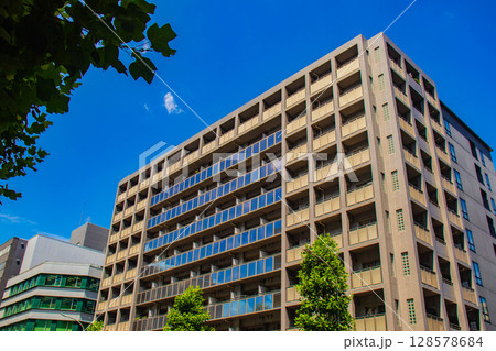 烏丸通りの空とビル群(烏丸五条から烏丸四条まで) 烏丸通りの空とビル群(烏丸五条から烏丸四条まで) 128578684