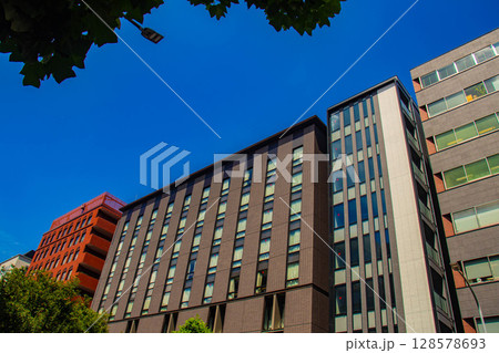 烏丸通りの空とビル群(烏丸五条から烏丸四条まで) 烏丸通りの空とビル群(烏丸五条から烏丸四条まで) 128578693