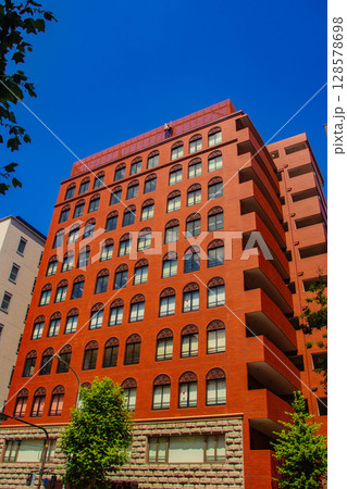 烏丸通りの空とビル群（烏丸五条から烏丸四条まで） 128578698