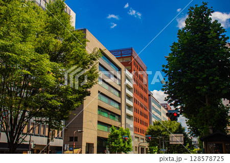 烏丸通りの空とビル群(烏丸五条から烏丸四条まで) 烏丸通りの空とビル群(烏丸五条から烏丸四条まで) 128578725