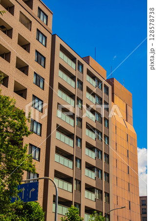 烏丸通りの空とビル群(烏丸五条から烏丸四条まで) 烏丸通りの空とビル群(烏丸五条から烏丸四条まで) 128578738