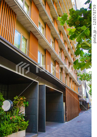 烏丸通りの空とビル群(烏丸五条から烏丸四条まで) 烏丸通りの空とビル群(烏丸五条から烏丸四条まで) 128578759