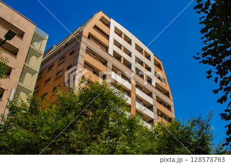 烏丸通りの空とビル群(烏丸五条から烏丸四条まで) 烏丸通りの空とビル群(烏丸五条から烏丸四条まで) 128578763