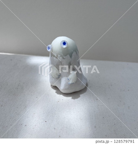 とぼけたオバケ 128579791