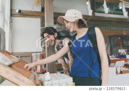 inbound tourist 128579921